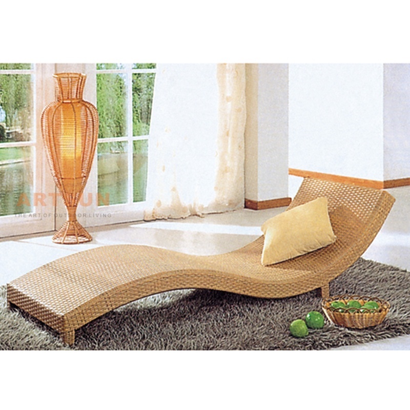 Modern Outdoor Reclining Rattan Sun Lounger for Spa and Garden