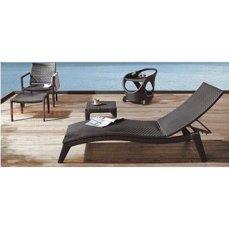 All-Weather Rattan Outdoor Sun Lounger with Adjustable Backrest for Spa